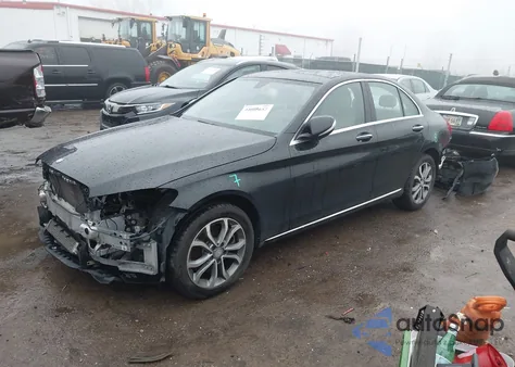 2015 Mercedes-Benz C 300 4Matic из США, поврежденный, VIN 55SWF4KB2FU015915